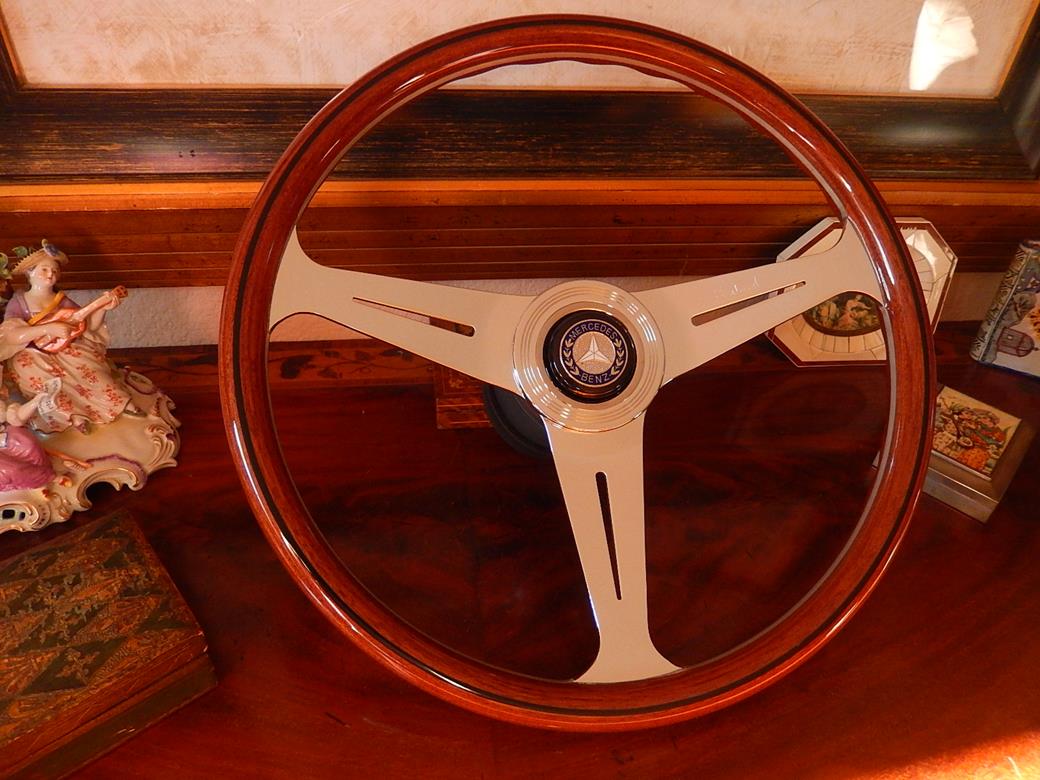 154 Mercedes Steering Wheel